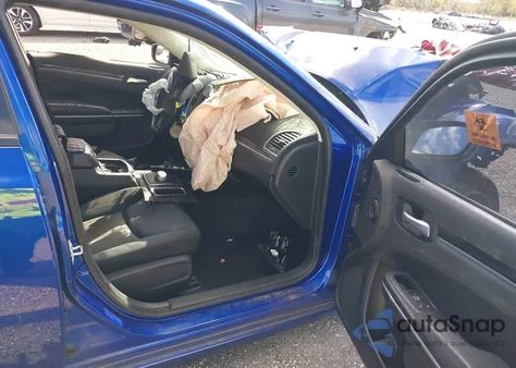 2018 Chrysler 300 Touring z USA, uszkodzony, nr VIN 2C3CCAAG1JH340717